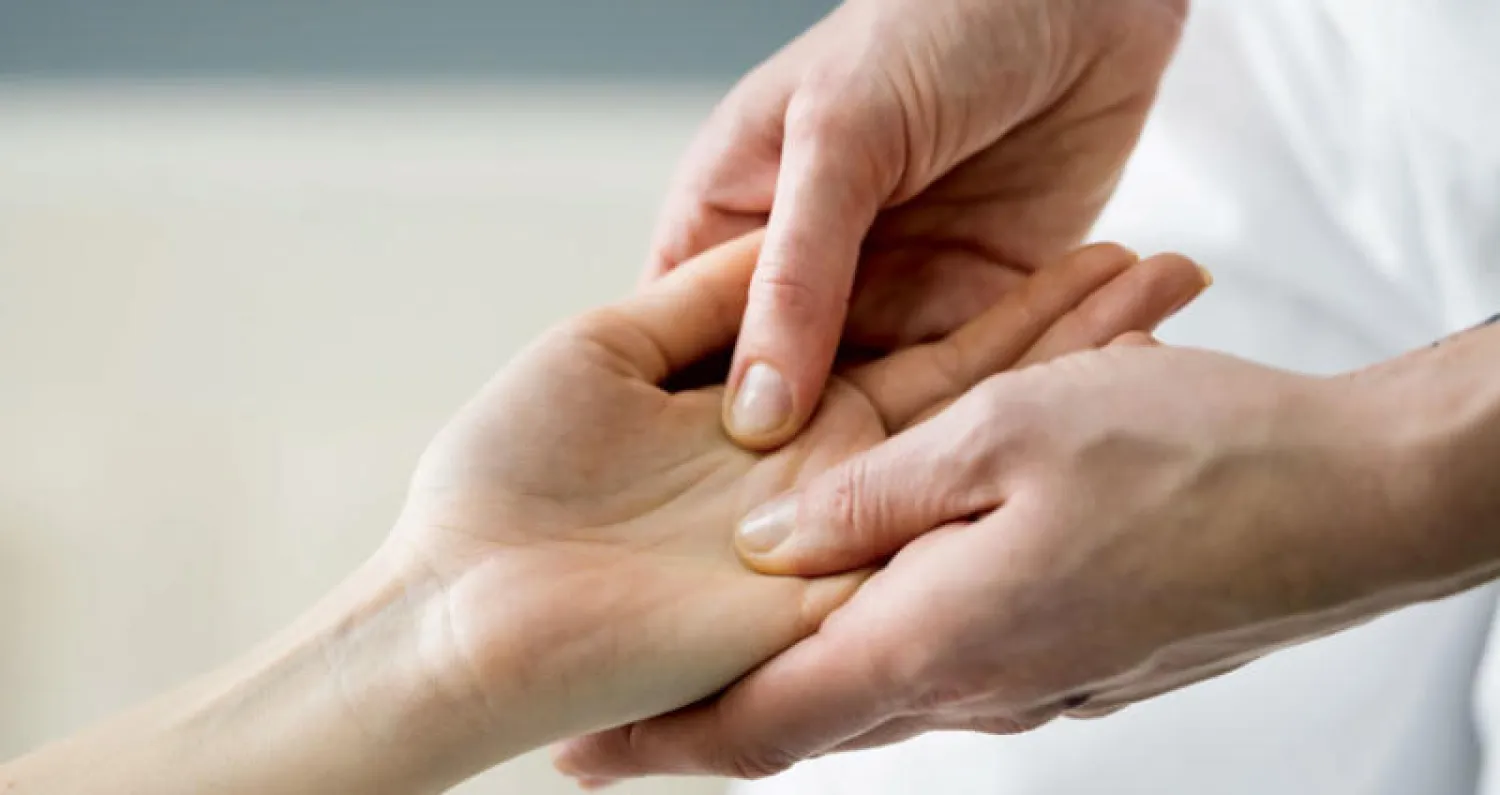 4 أسباب رئيسية لألم اليدين