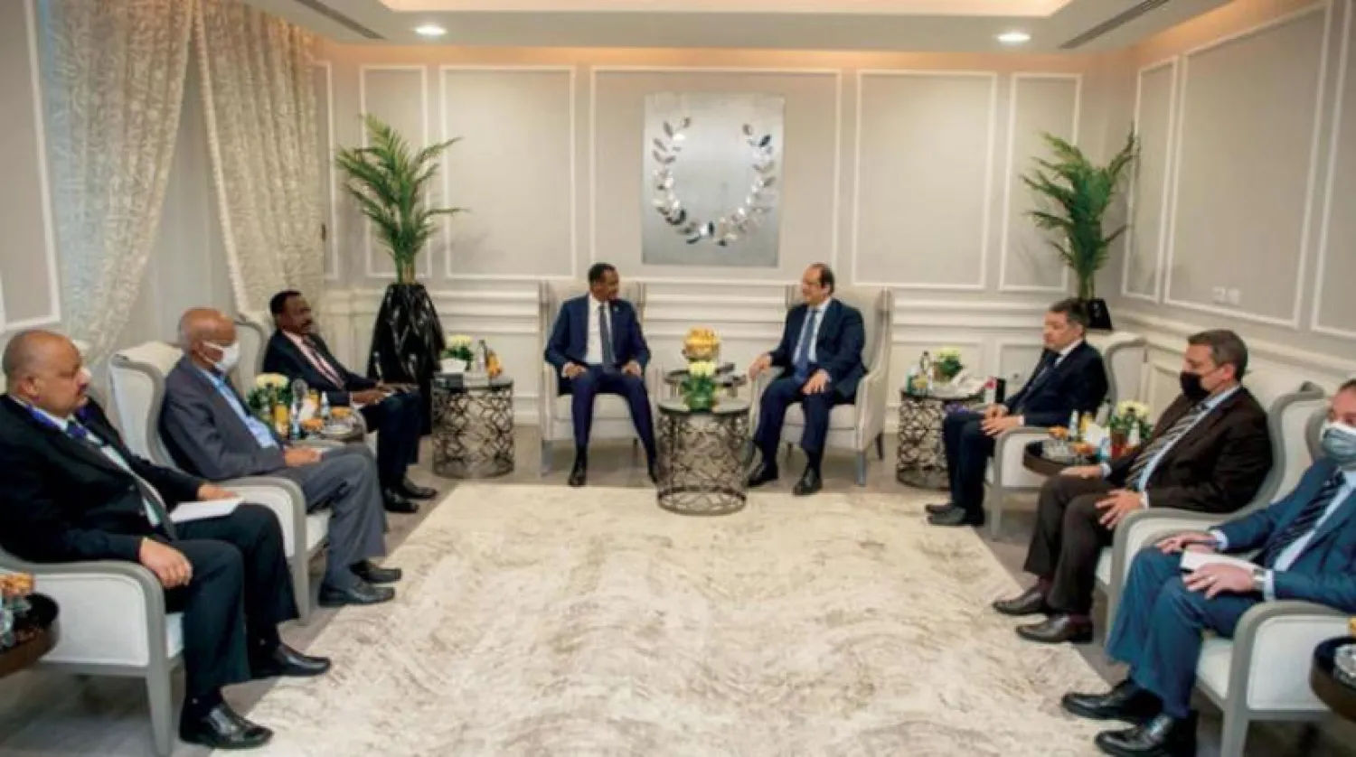 Sudan Egemenlik Konseyi Başkan Yardımcısı Muhammed Hamdan Daklu (Hamideti) ve Mısır İstihbarat Teşkilatı Başkanı Abbas Kamil Kahire Havaalanında bir araya geldi. (SUNA)
