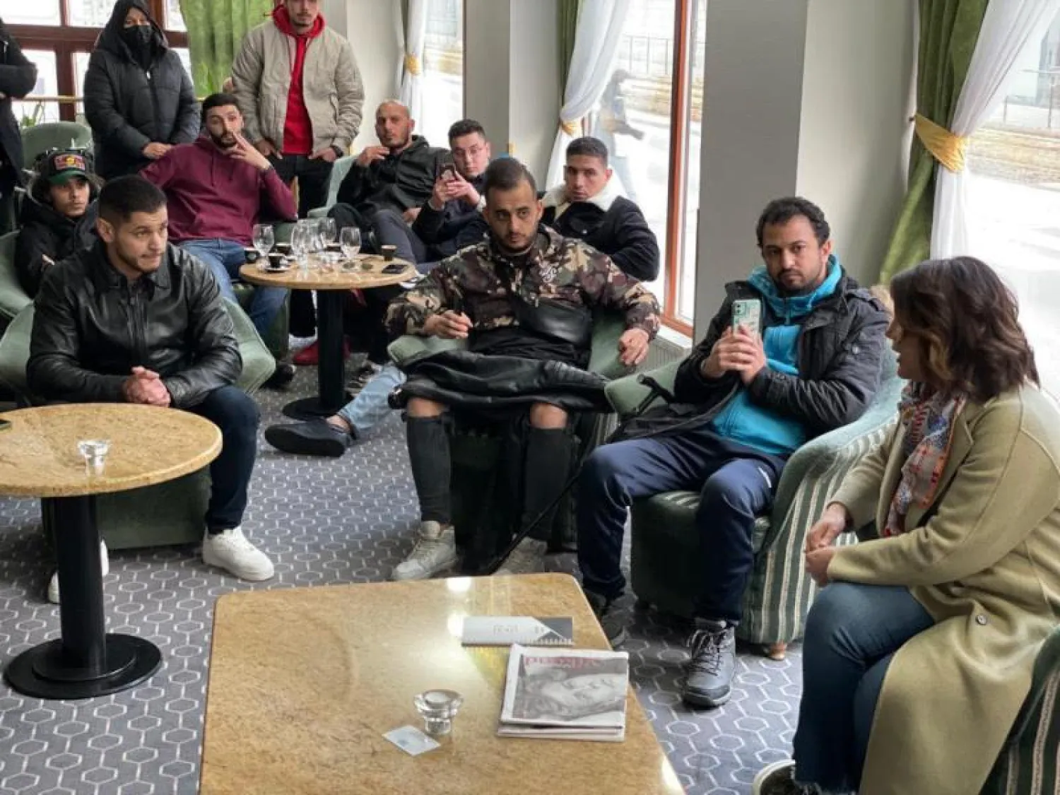 نجلاء المنقوش وزيرة الخارجية الليبية تلتقي عدداً من الجالية بعد نقلهم إلى سلوفاكيا (وزارة الخارجية)