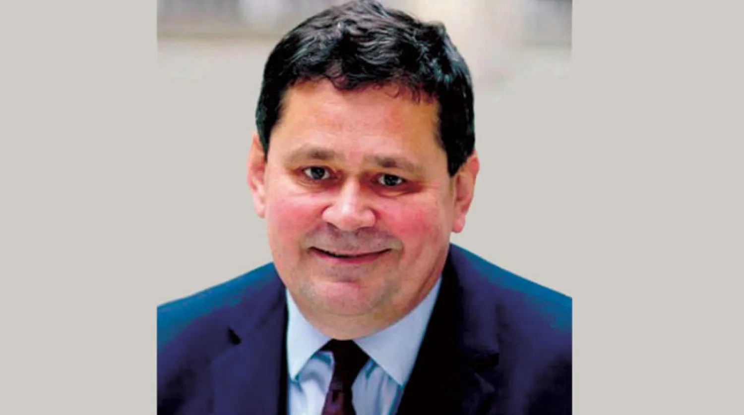 السفير البريطاني لدى السعودية نيل كرمبتون