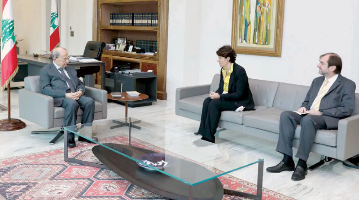 الرئيس ميشال عون مستقبلاً السفيرة الفرنسية أمس (دالاتي ونهرا)