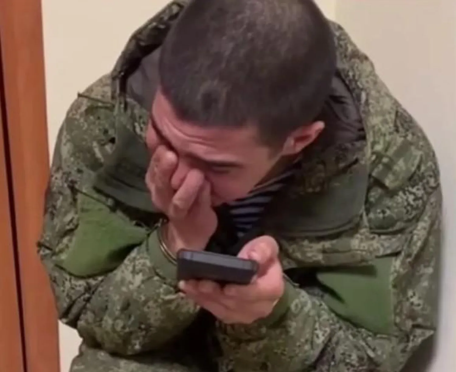 أحد الجنود الروس الأسرى (ذا صن)