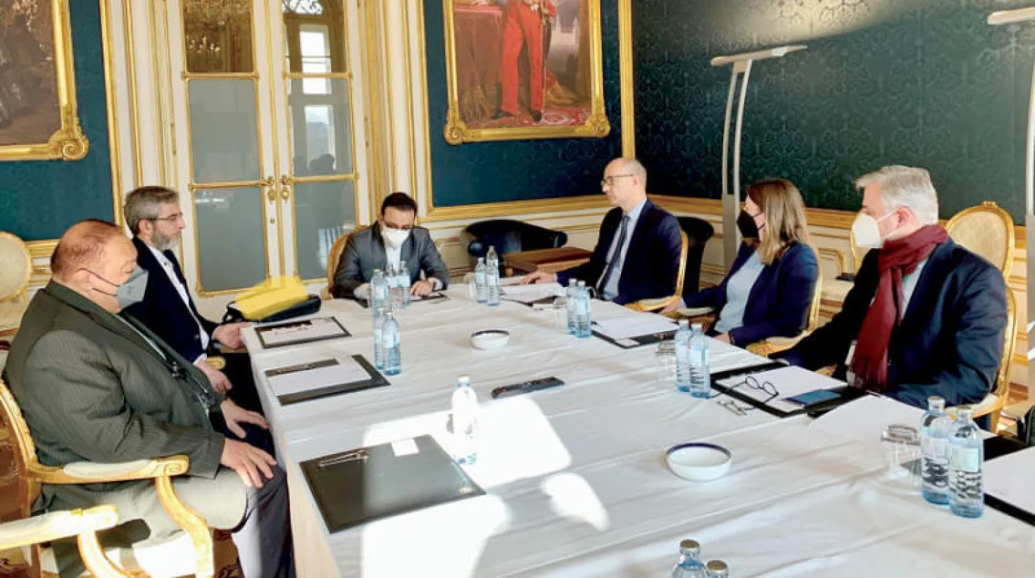 صورة نشرتها ستيفاني القاق على «تويتر» من مباحثات الثلاثي الأوروبي والوفد الإيراني في فيينا أمس