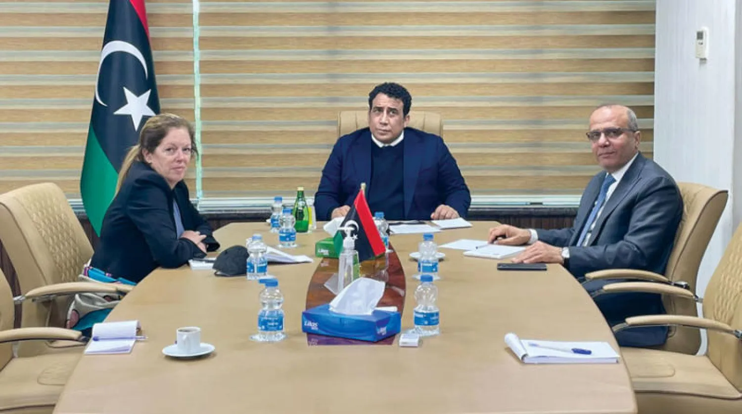 صورة من لقاء سابق بين محمد المنفي ونائبه عبد الله اللافي والمستشارة الأممية ويليامز (المجلس الرئاسي)