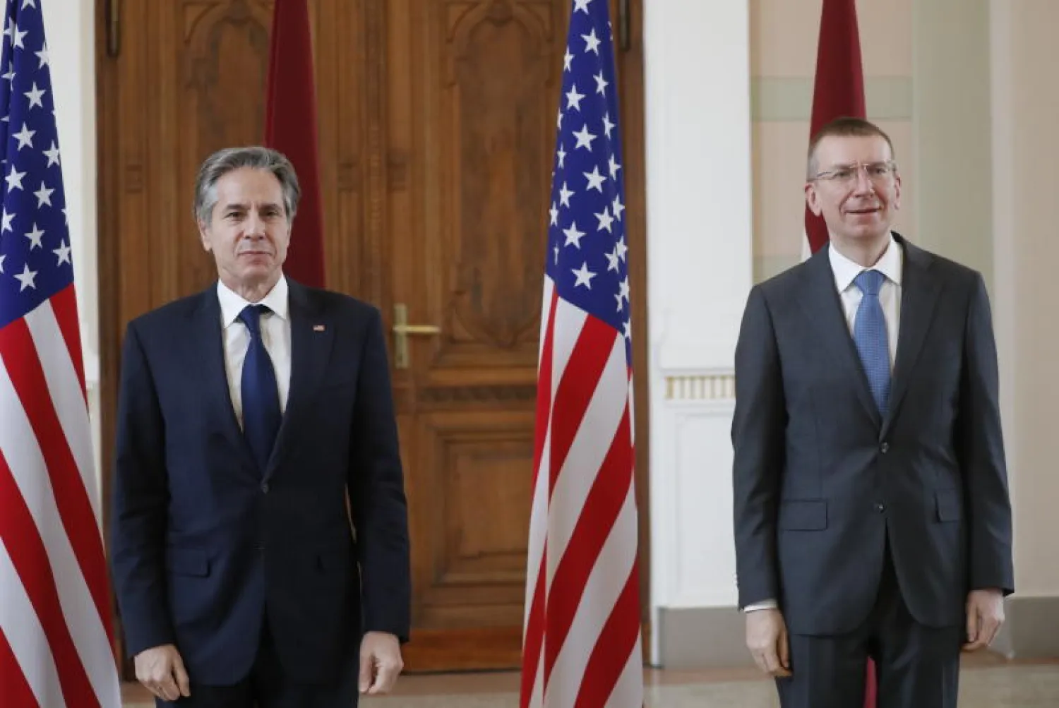 وزير الخارجية الأميركي أنتوني بلينكن ونظيره الليتواني غابرييلوس لاندسبرغيس (إ.ب.أ)