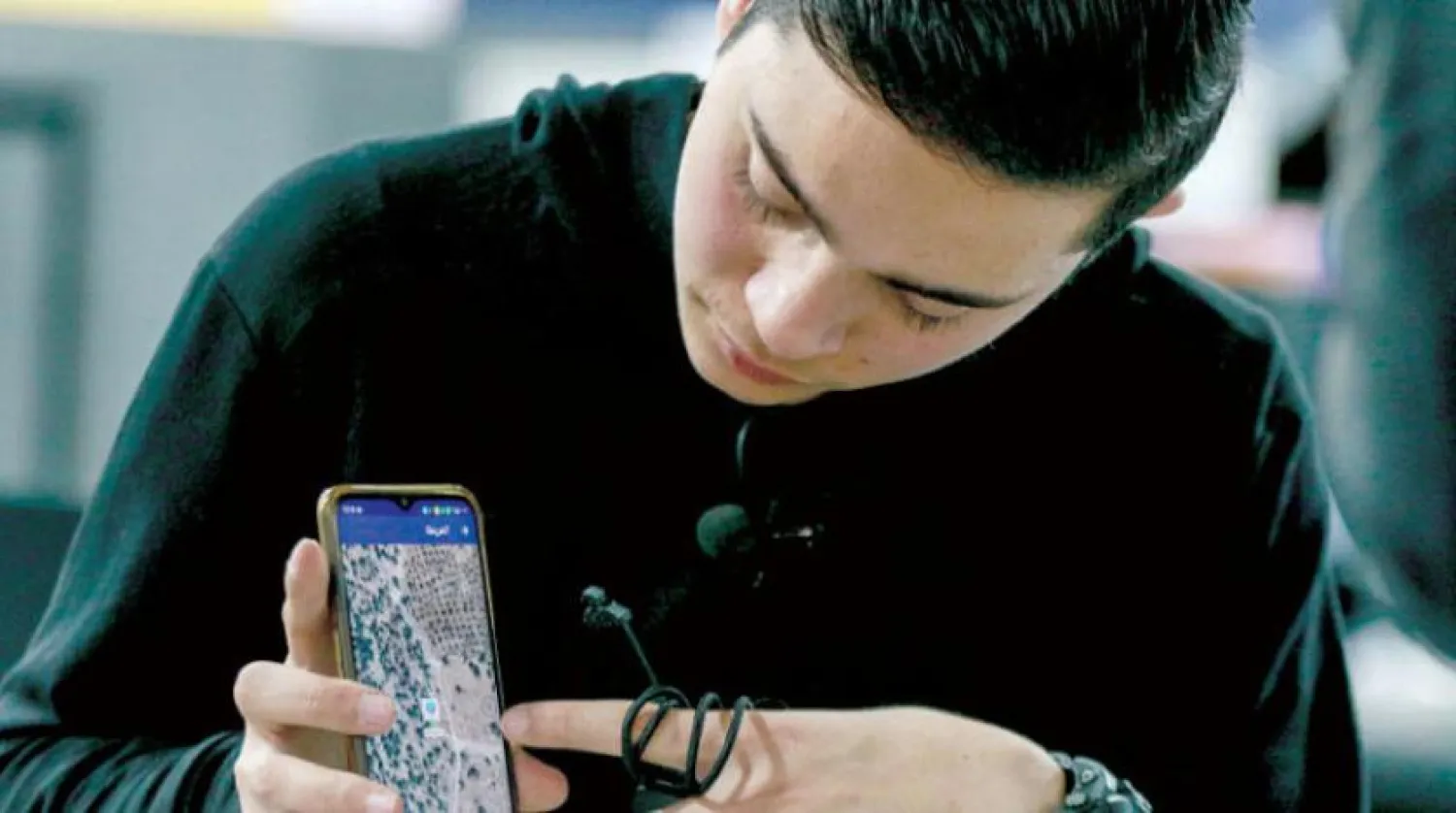 Zain Abu Rumman pointing at his invention (AFP)