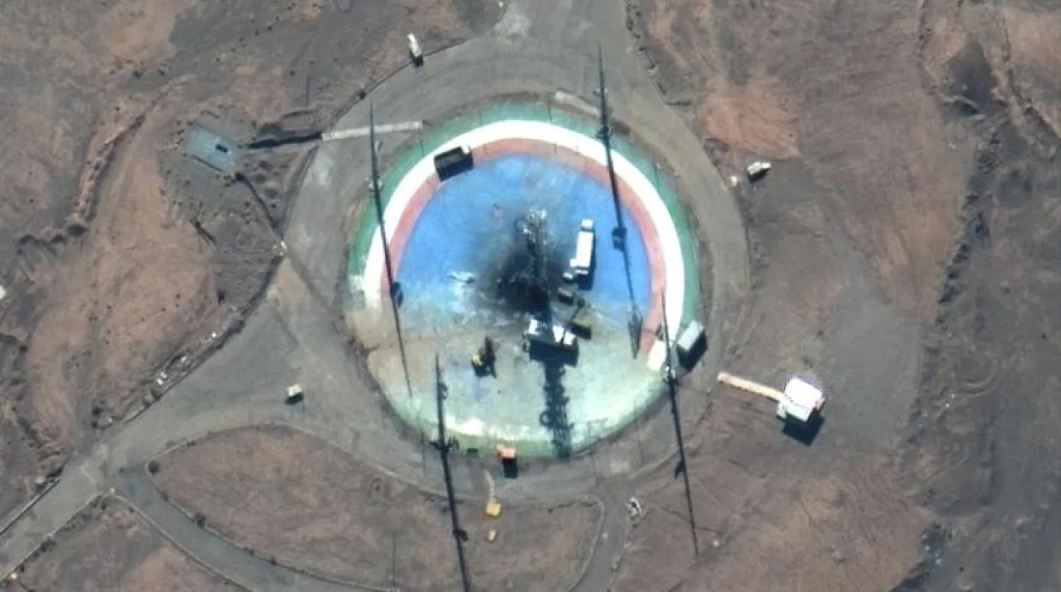 İran Devrim Muhafızları’nın daha önce yaptığı başarısız testinden uydu görüntüsü (AP)