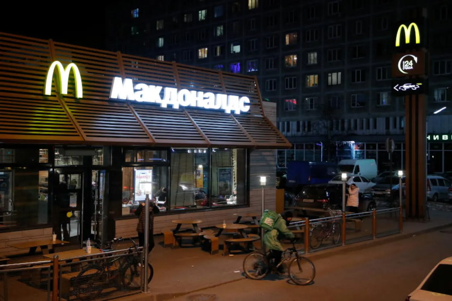 أحد فروع سلسلة مطاعم «ماكدونالدز» يظهر في روسيا (رويترز)