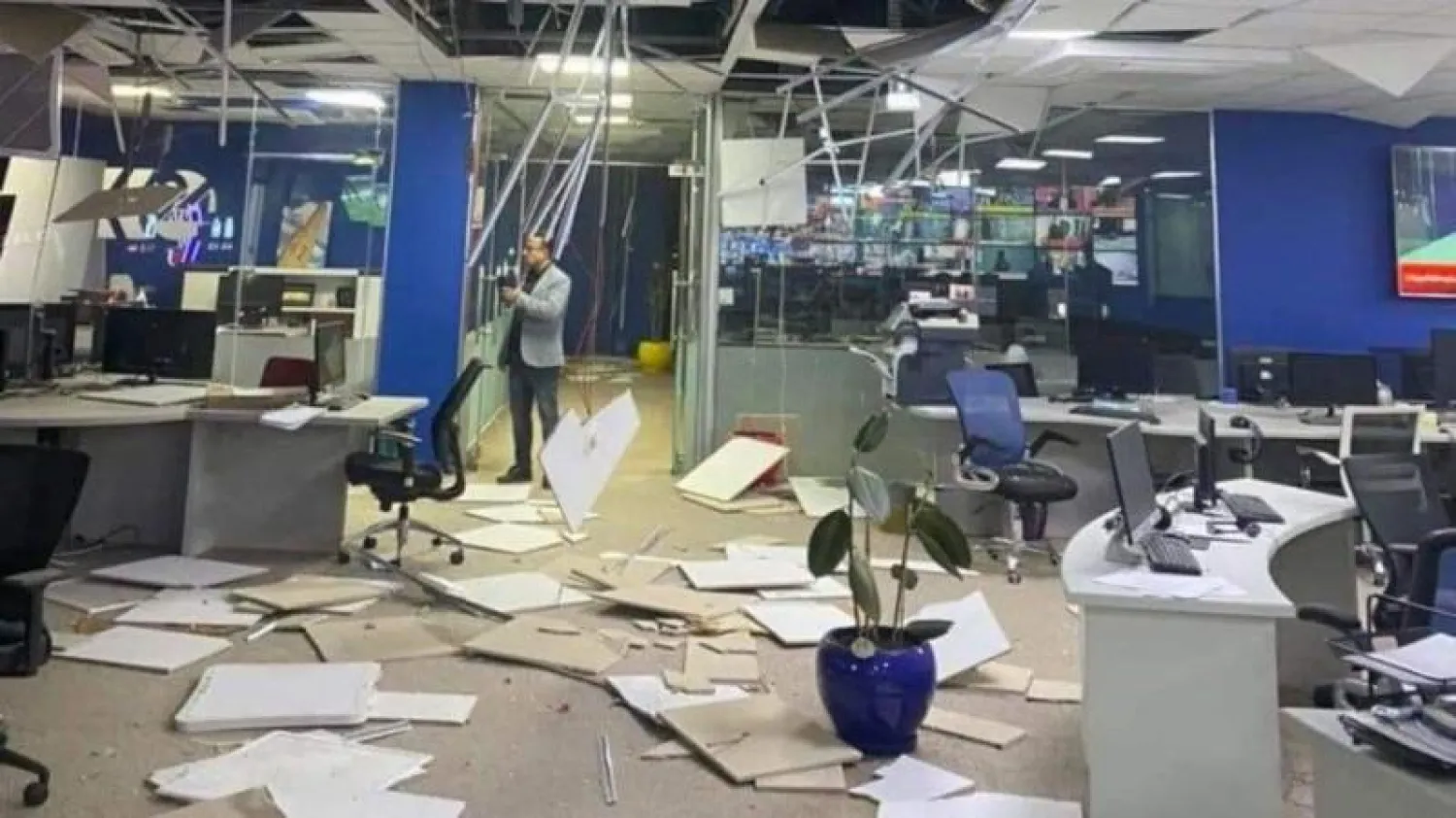 صورة متداولة لآثار القصف على مبنى قناة كردستان 24 (مواقع التواصل)