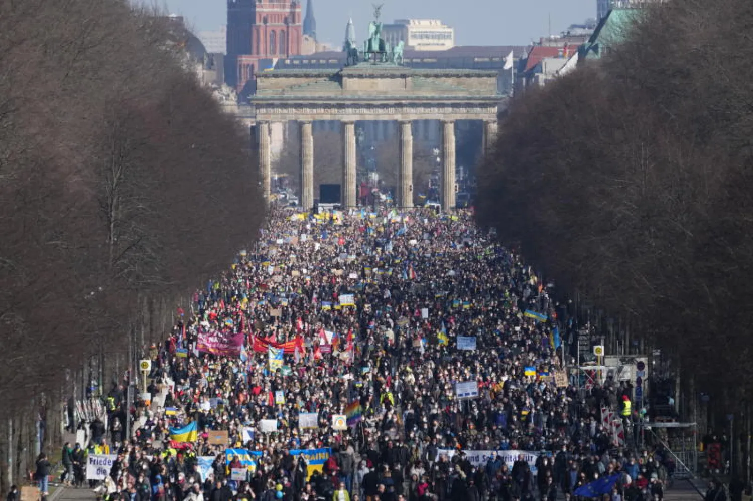 مظاهرة ضخمة منددة بالحرب الروسية على أوكرانيا في برلين اليوم (أ.ب)