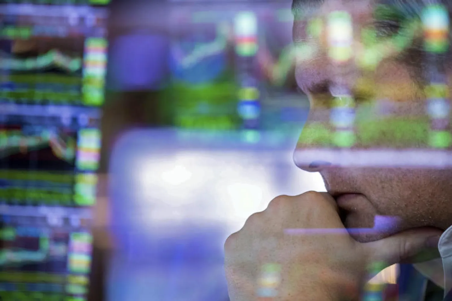 تراجعت أسواق الأسهم في المنطقة مع استمرار انخفاض أسعار النفط (أ.ب)