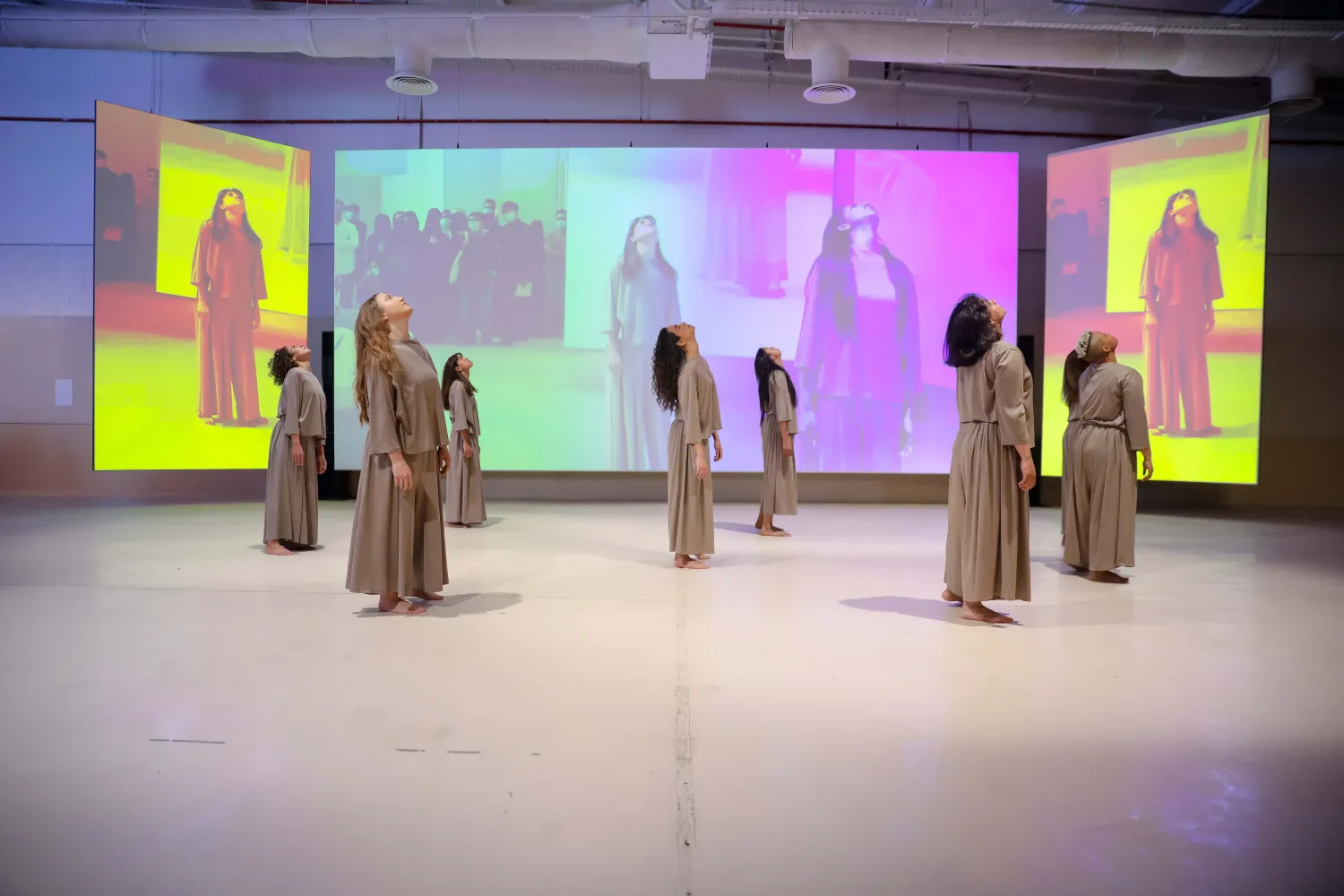  الفتيات المؤديات في عرض «سأتبع الريح» 