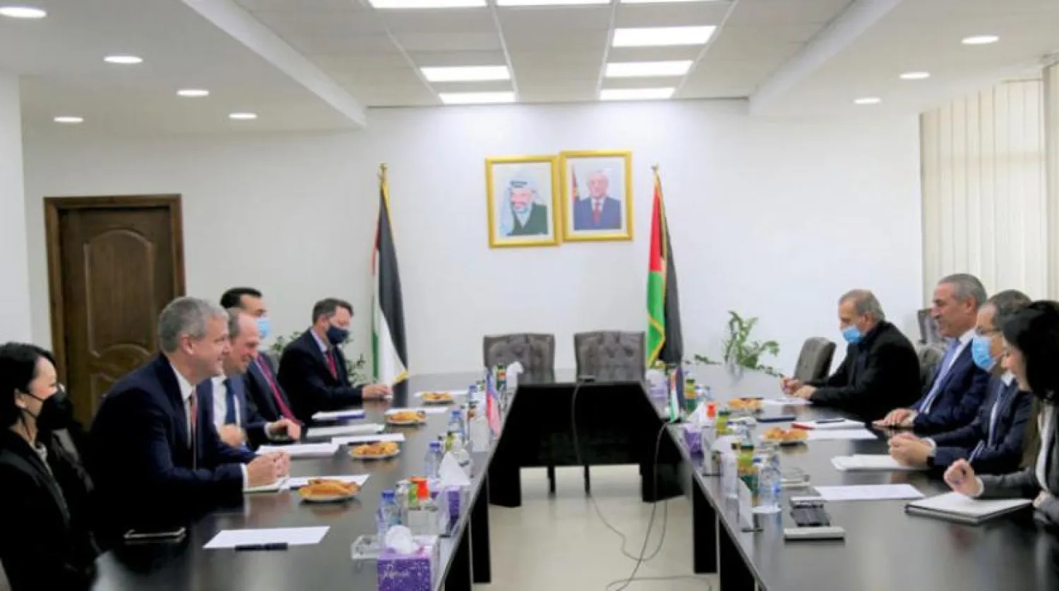 Hüseyin eş-Şeyh, dün Ramallah’ta ABD'nin İsrail ve Filistin İşlerinden Sorumlu Temsilcisi Hadi Amr’ı ağırladı (WAFA)
