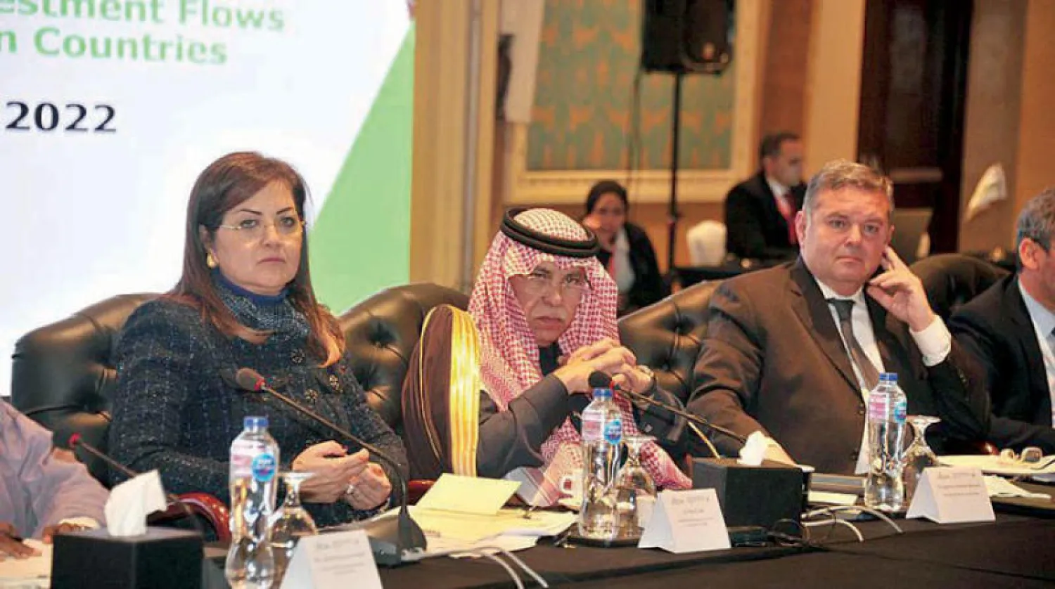 جانب من اجتماع مجلس حوكمة برنامج جسور التجارة العربية - الأفريقية المنعقد في القاهرة أمس (الشرق الأوسط)