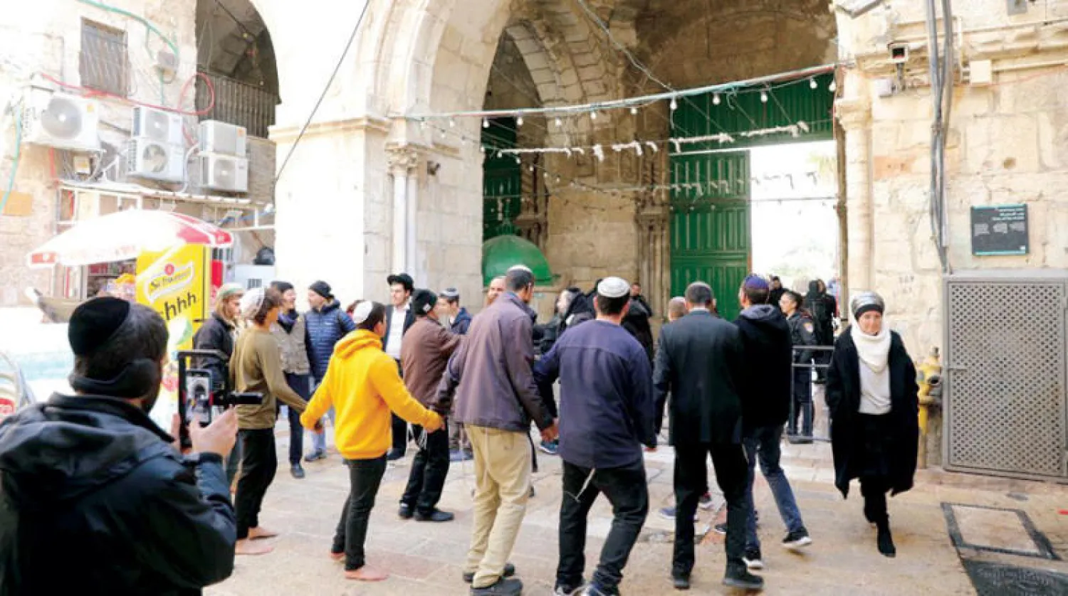 عشرات المستوطنين يقتحمون المسجد الأقصى في عيد المساخر أمس (وفا)