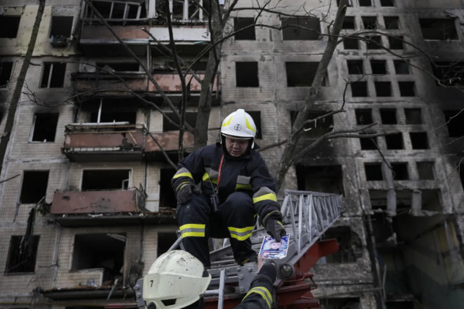 دمار لحق بالمدن الأوكرانية جراء استمرار المعارك الطاحنة (أ.ب)