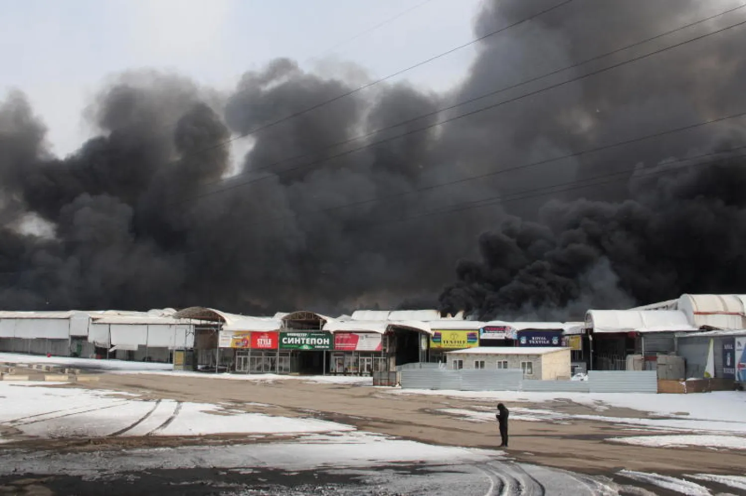 الدخان يتصاعد بعد قصف روسي على مدينة خاركيف الأوكرانية (رويترز)