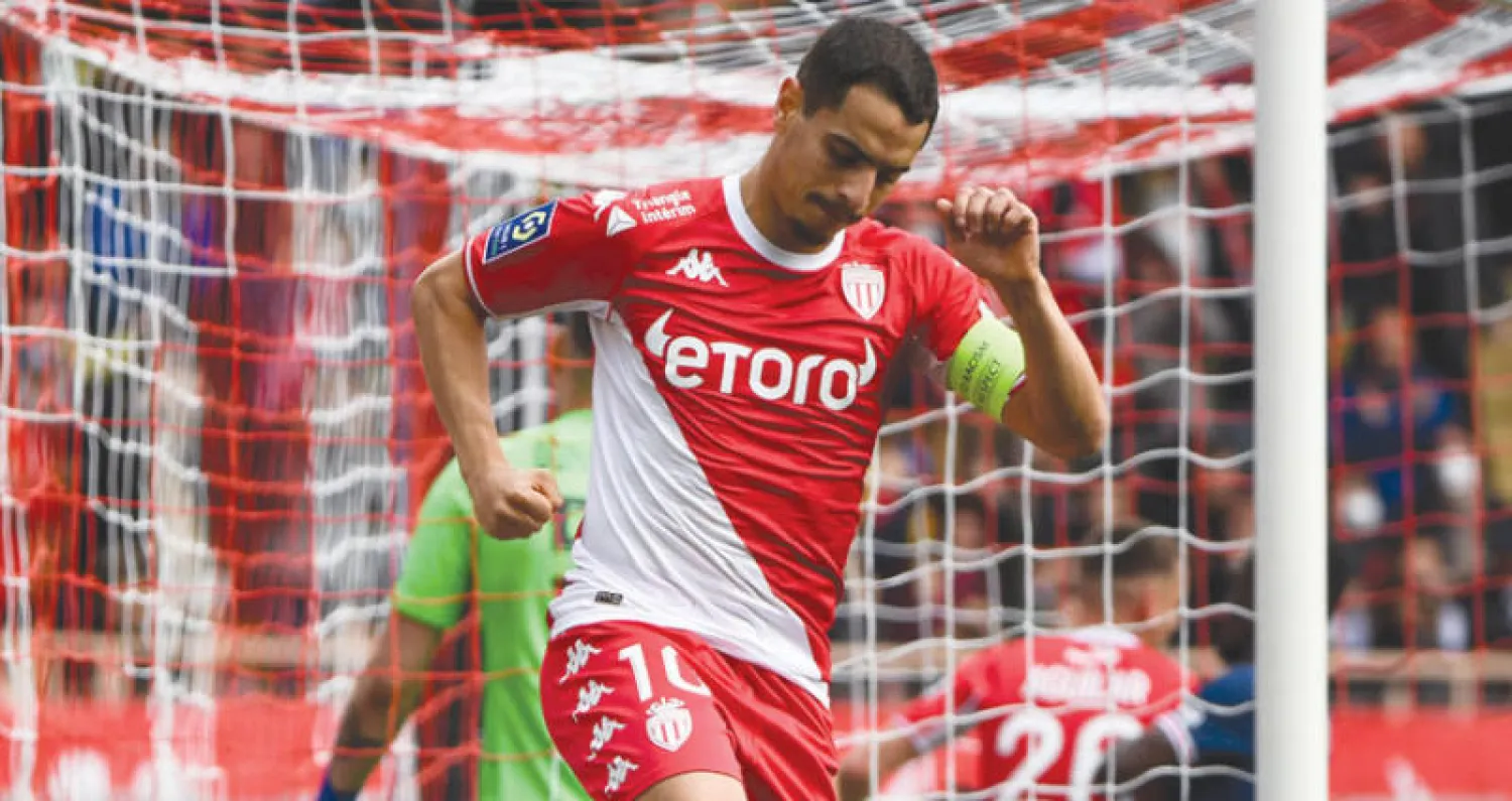 بن يدر يحتفل بتسجيل ثنائية من ثلاثية موناكو في مرمى سان جيرمان (أ.ف.ب)