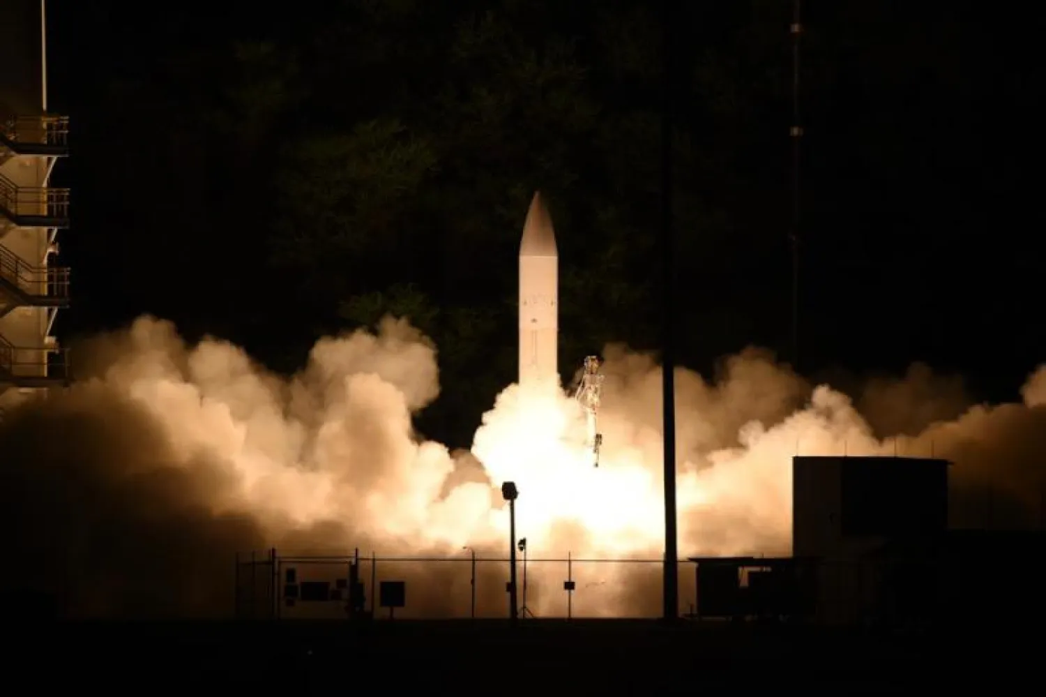 يصعب إسقاط الأسلحة الفرط صوتية بسبب قدرتها على المناورة (أ.ب)