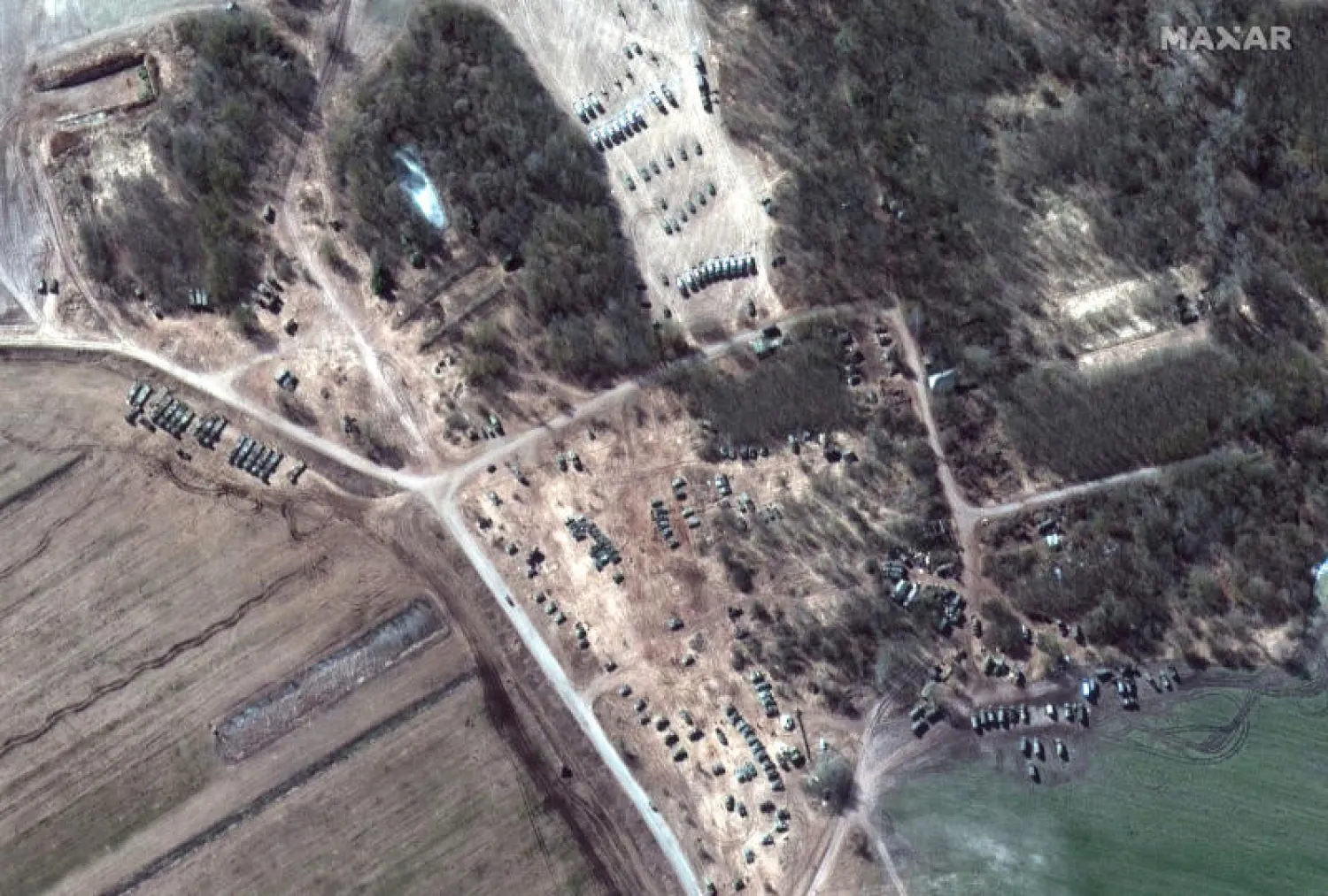 صورة بالقمر الصناعي تُظهر القوات البرية الروسية لدى دبلن في بيلاروسيا (أ.ب)