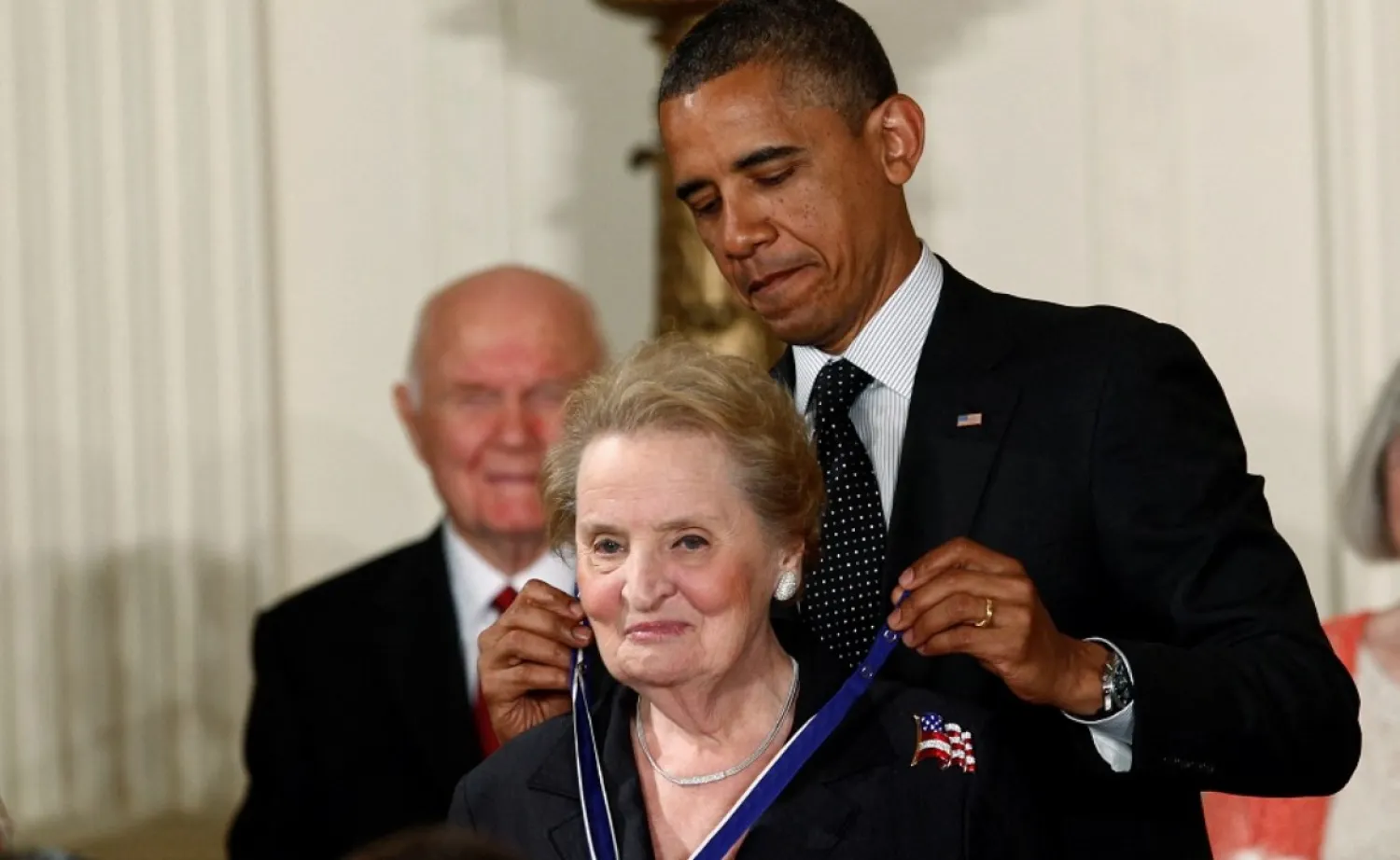 Eski ABD Başkanı Barack Obama, 29 Mayıs 2012'de Beyaz Saray'da kendisine Özgürlük Madalyası takdim etti (Reuters)