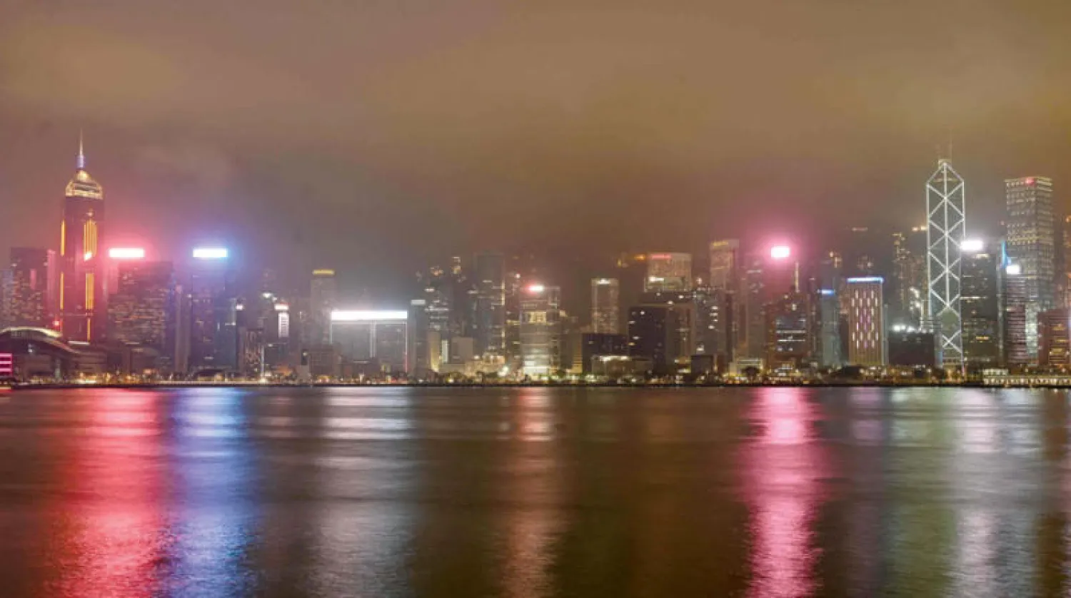 هونغ كونغ قبل  إطفاء الأنوار بمناسبة ساعة الأرض (أ.ف.ب)