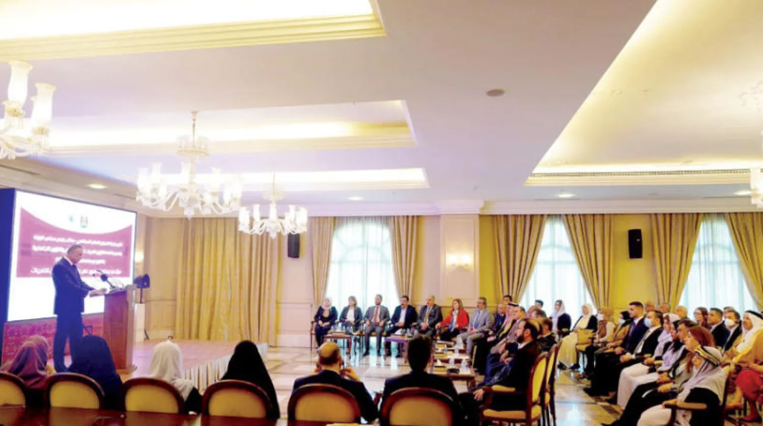 الكاظمي ملقياً كلمته أمس (واع)