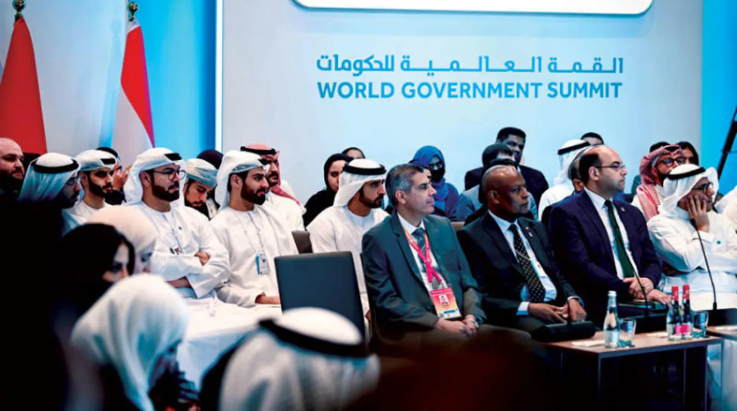 الشيخ حمدان بن محمد خلال زيارته لليوم التمهيدي للقمة العالمية للحكومات (الشرق الأوسط)