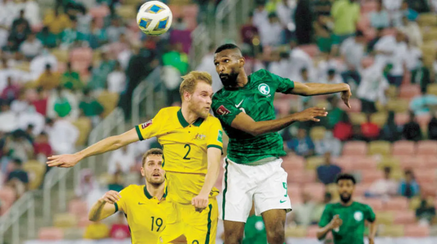 من المواجهة التي جمعت المنتخب السعودي والأسترالي أمس (تصوير: محمد المانع)