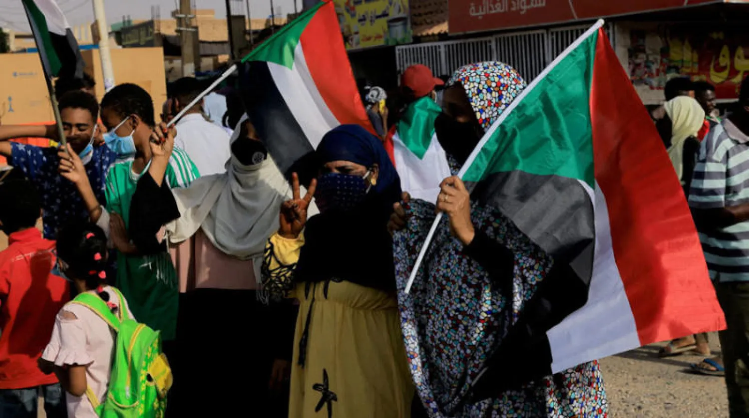 صورة لمظاهرات سابقة وسط الخرطوم ضد حكم العسكر (رويترز)