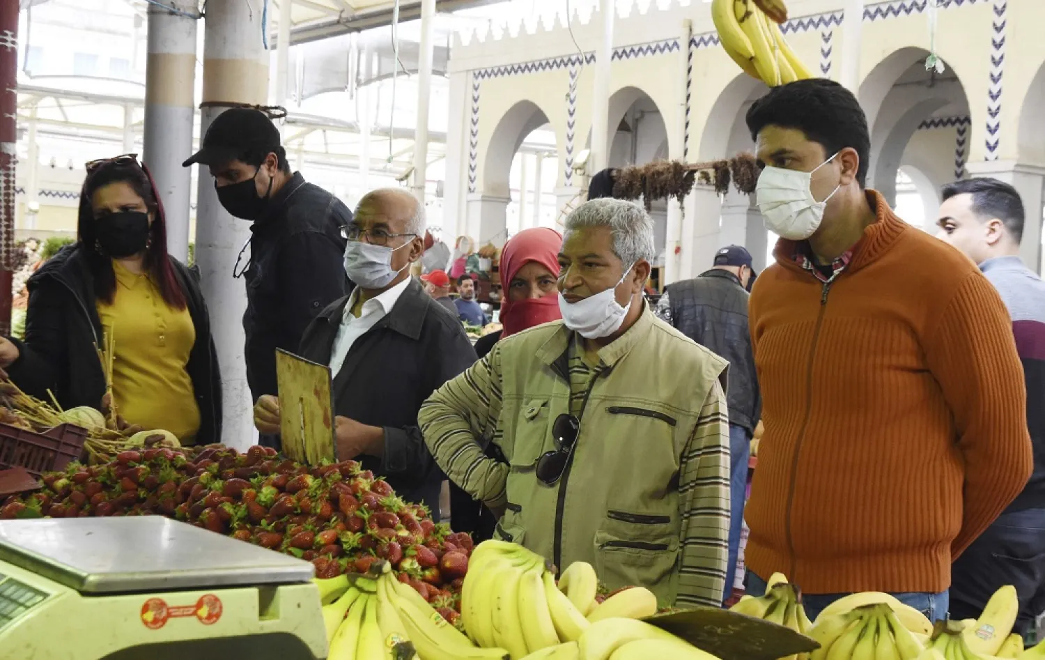 Residents wearing face masks shop for the Ramadan in Tunis, April 23, 2020. (AP)