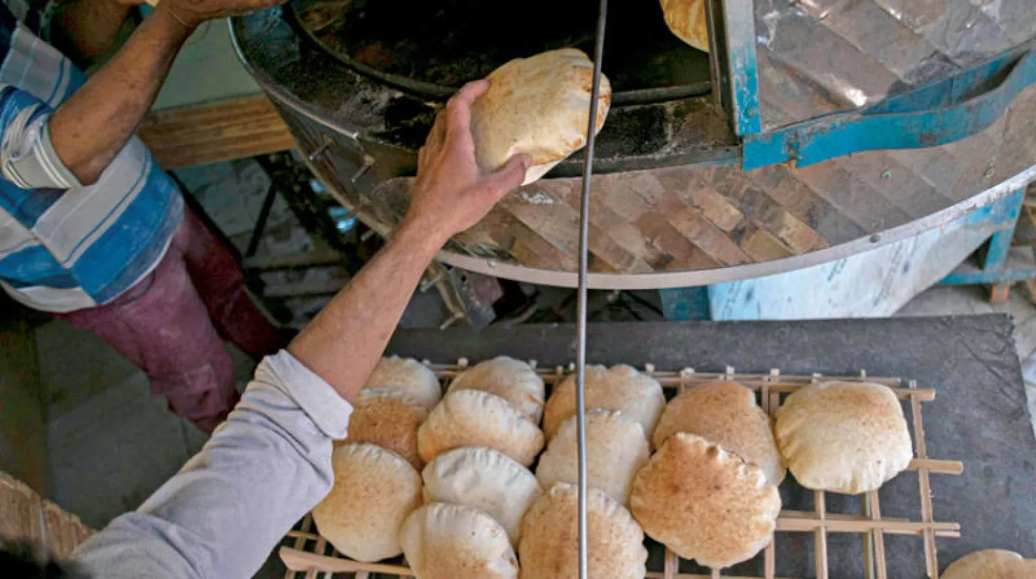 وديعة واتفاقية سعودية مليارية ستدعمان استقرار الاقتصاد المصري (أ.ف.ب)