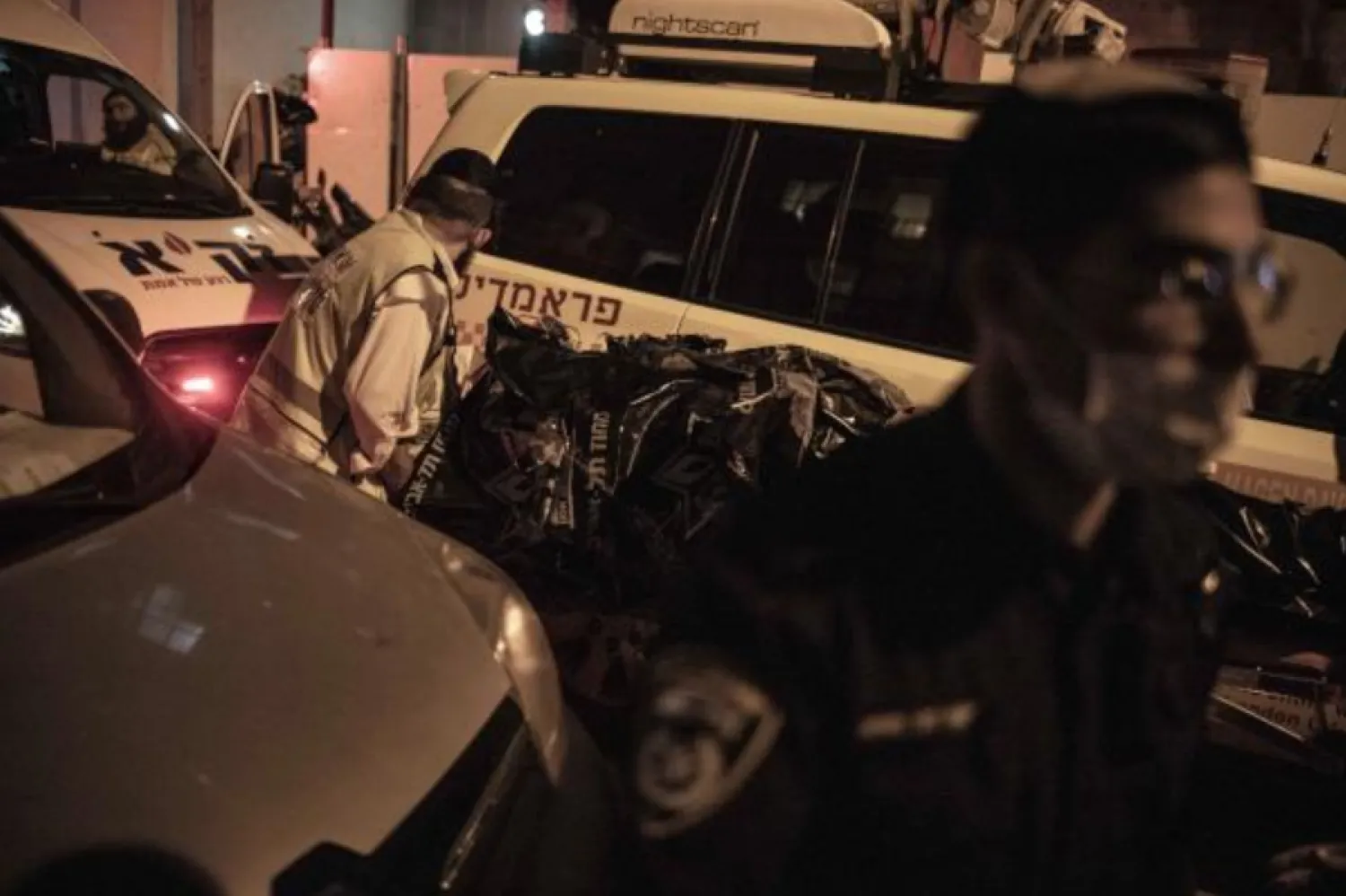 29 March 2022, Israel, Bnei Brak: Medics transport a body following a shooting attack. Photo: Ilia Yefimovich/dpa 