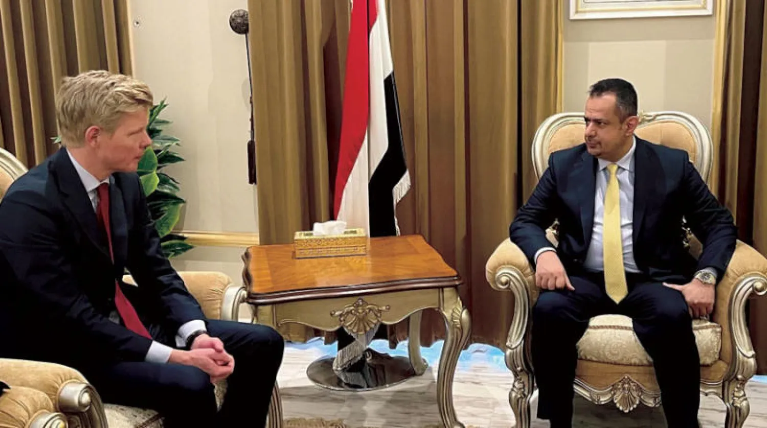 رئيس الوزراء اليمني الدكتور معين عبد الملك لدى لقائه المبعوث الأممي لدى اليمن في الرياض (الأمم المتحدة)