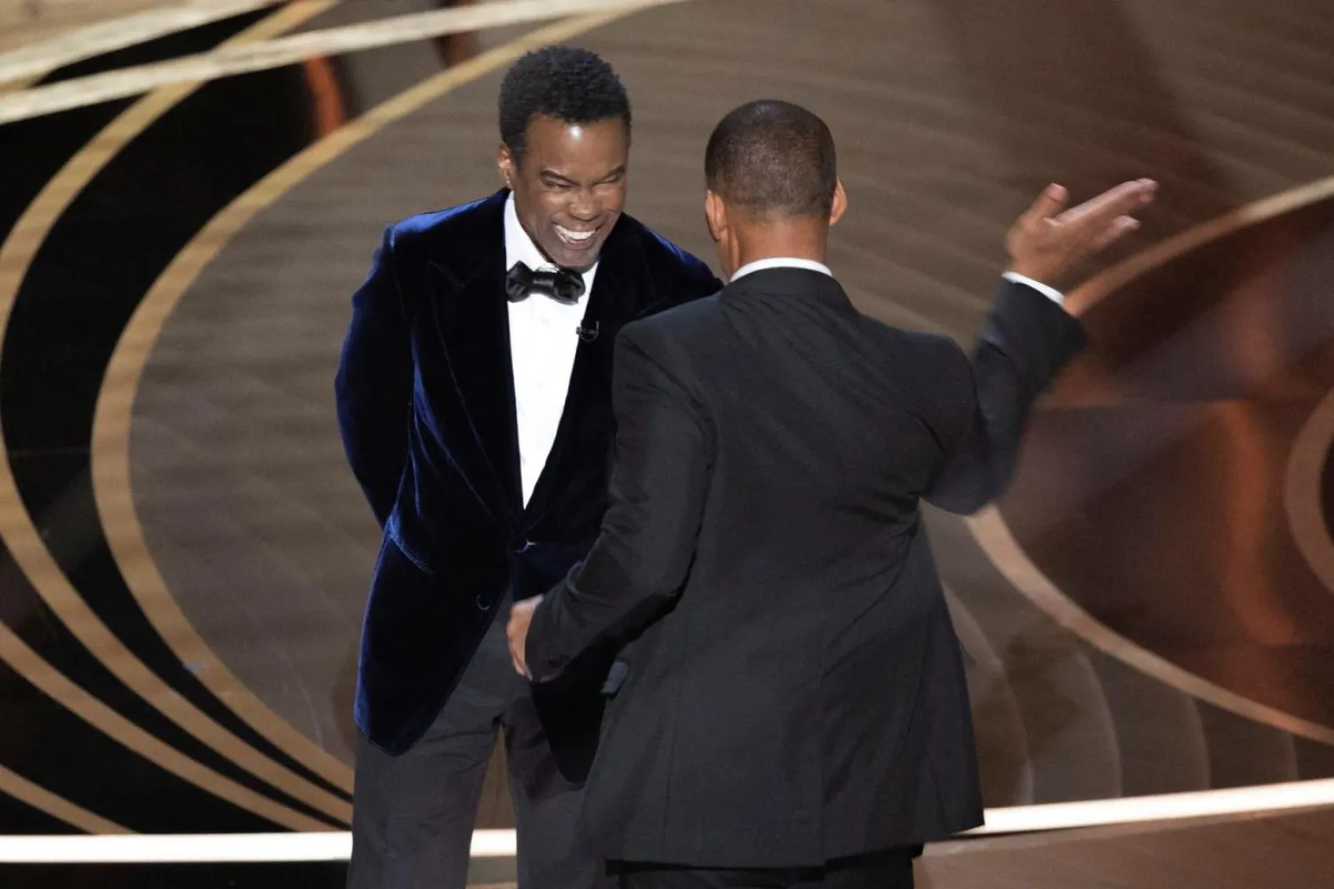 ABD'deki Sinema Sanatları ve Bilimleri Akademisi, Oscar'daki olayın ardından Will Smith'ten salondan çıkmasının istendiğini fakat oyuncunun bunu reddetiğini açıklamıştı (Reuters)


