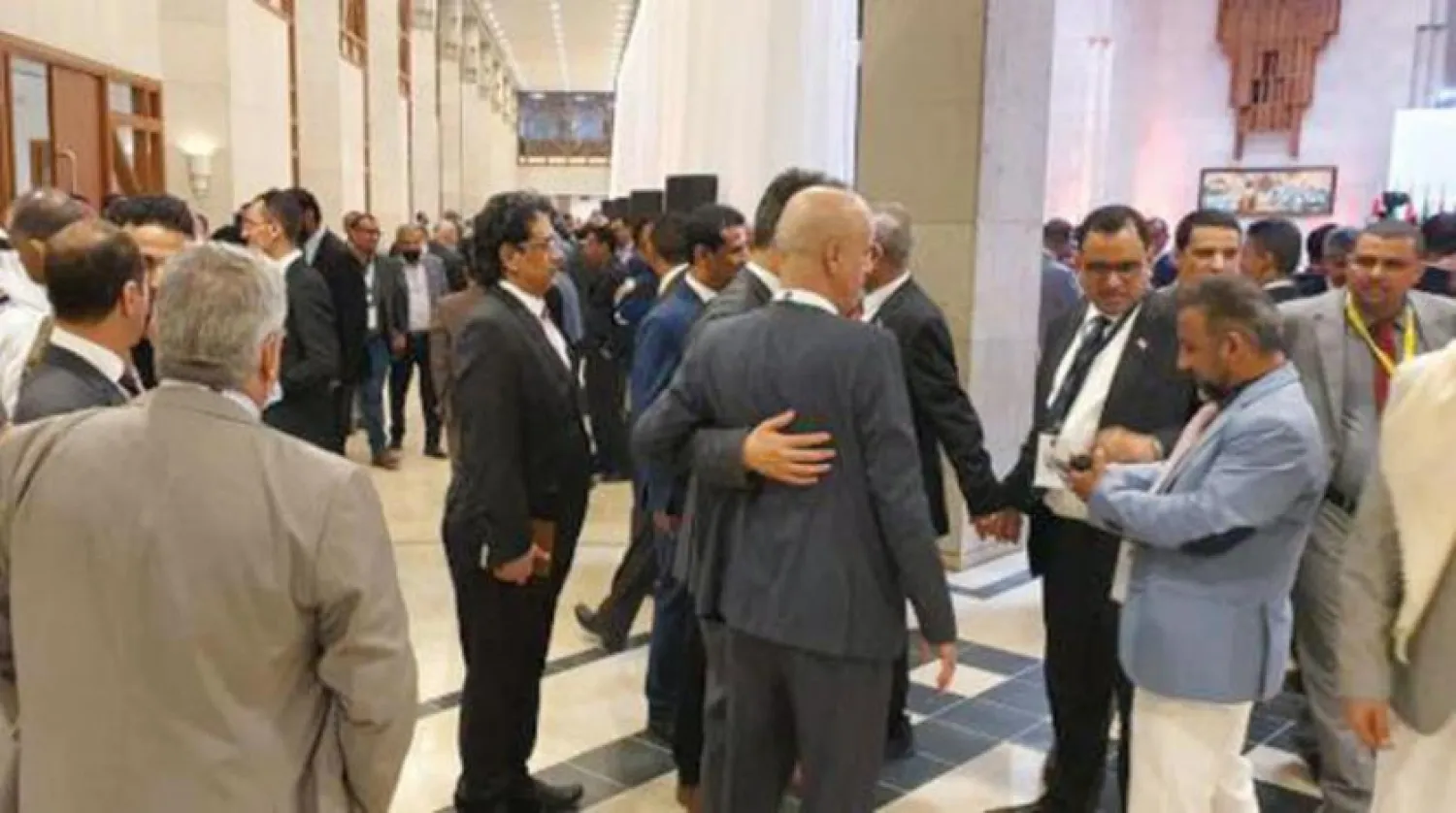 Sideline conversations following the inauguration ceremony of the Yemeni-Yemeni consultations in Riyadh last Wednesday (Asharq Al-Awsat)