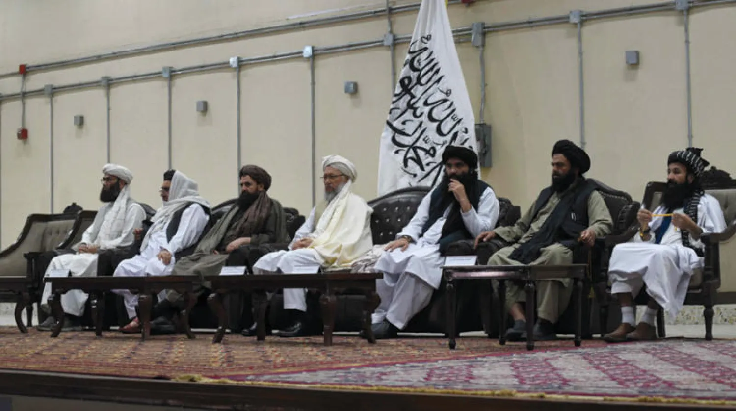 قادة طالبان خلال المؤتمر الصحافي أمس (أ.ف.ب)