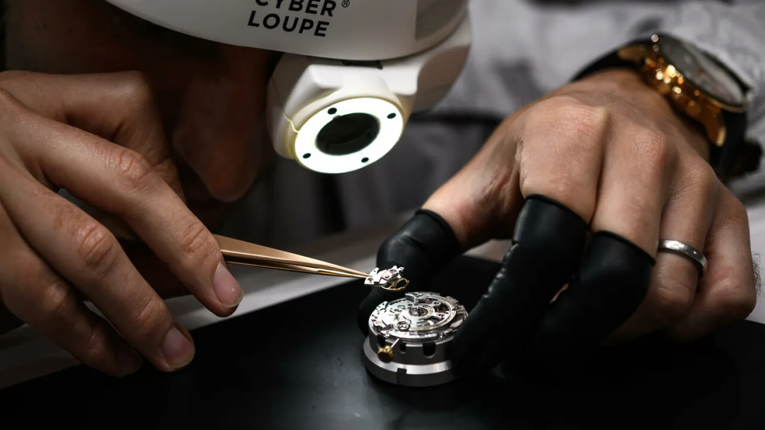 Russia is a major supplier of diamonds, gold and other precious metals to luxury watchmakers. Fabrice COFFRINI AFP

