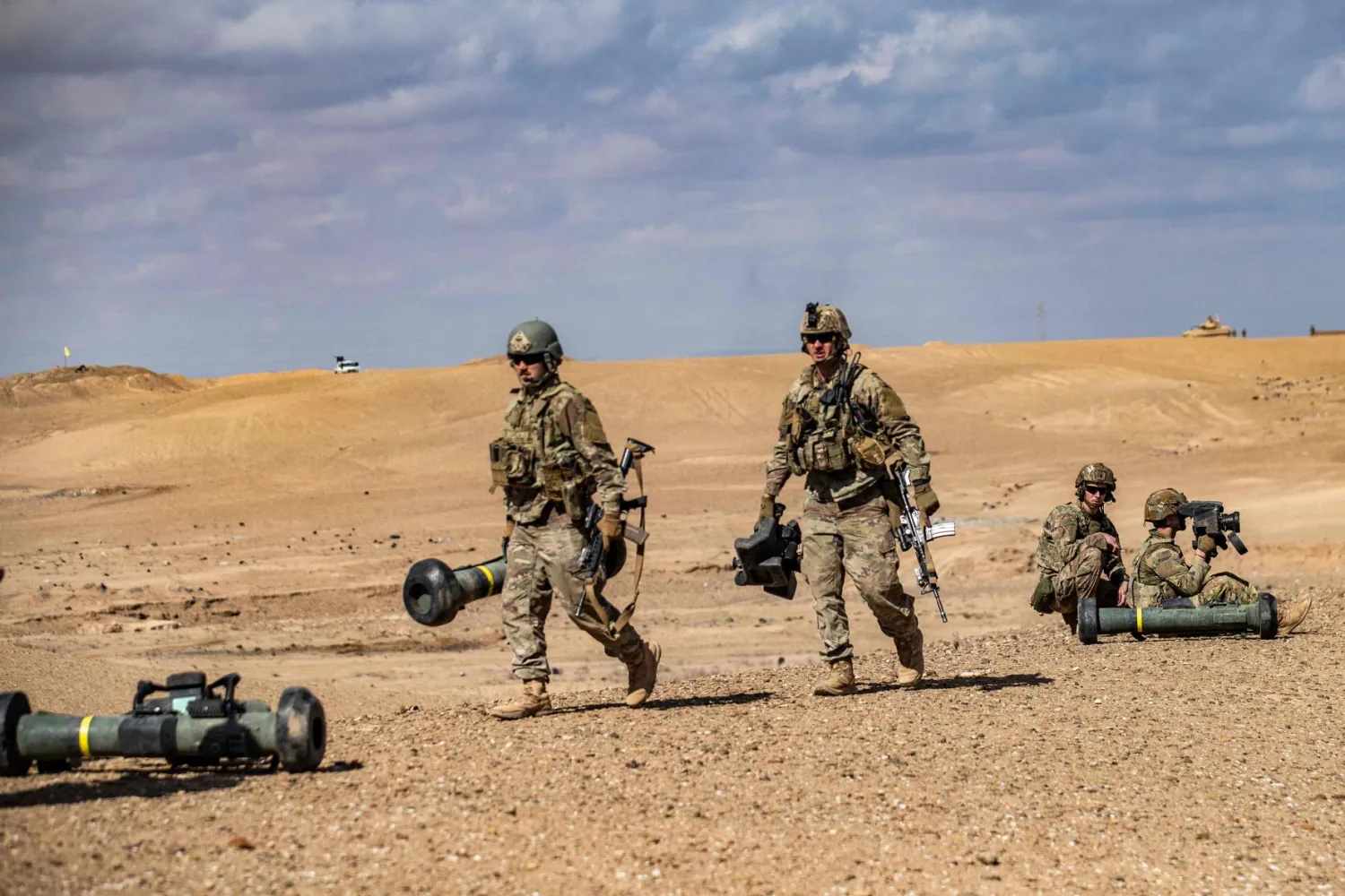 مقاتلون من «قوات سوريا الديمقراطية» خلال تدريب عسكري (أ.ف.ب)