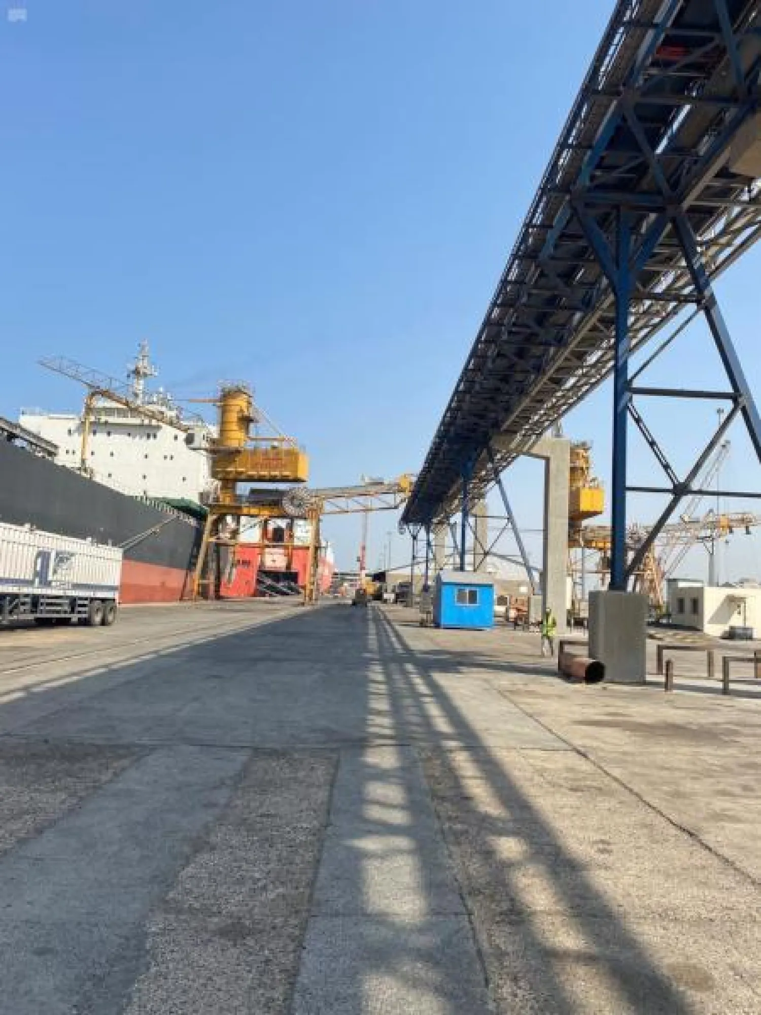 التعاقد يأتي في إطار تعزيز المخزون الاستراتيجي من القمح (الشرق الأوسط)