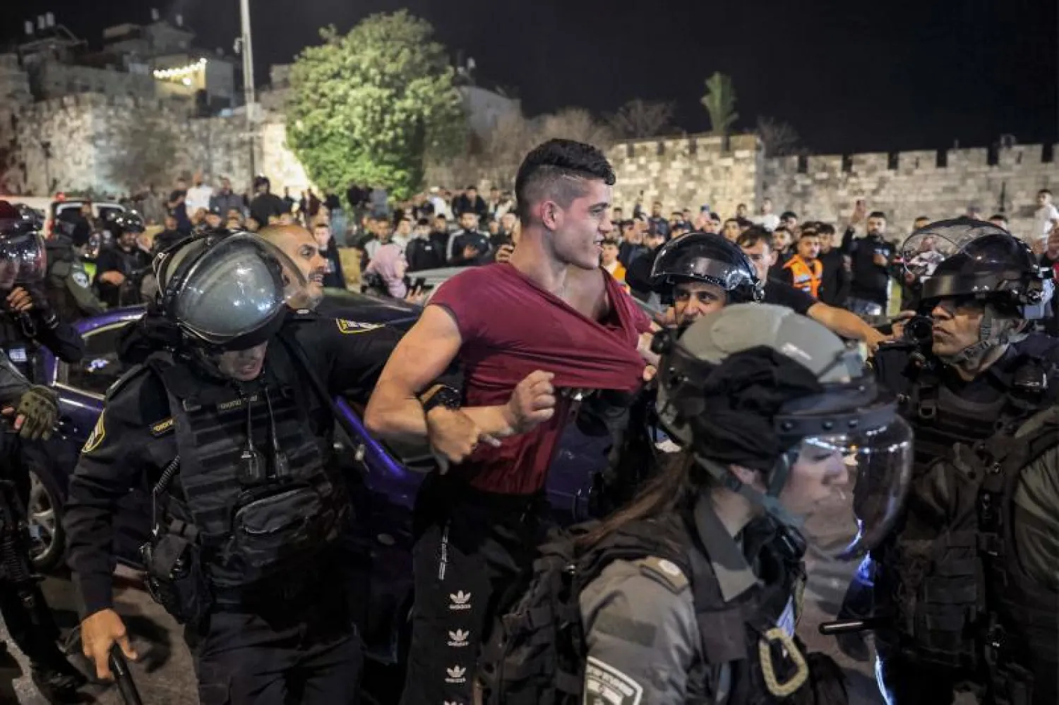 الشرطة الإسرائيلية تعتقل فلسطينياً مساء أمس في القدس (أ.ف.ب)