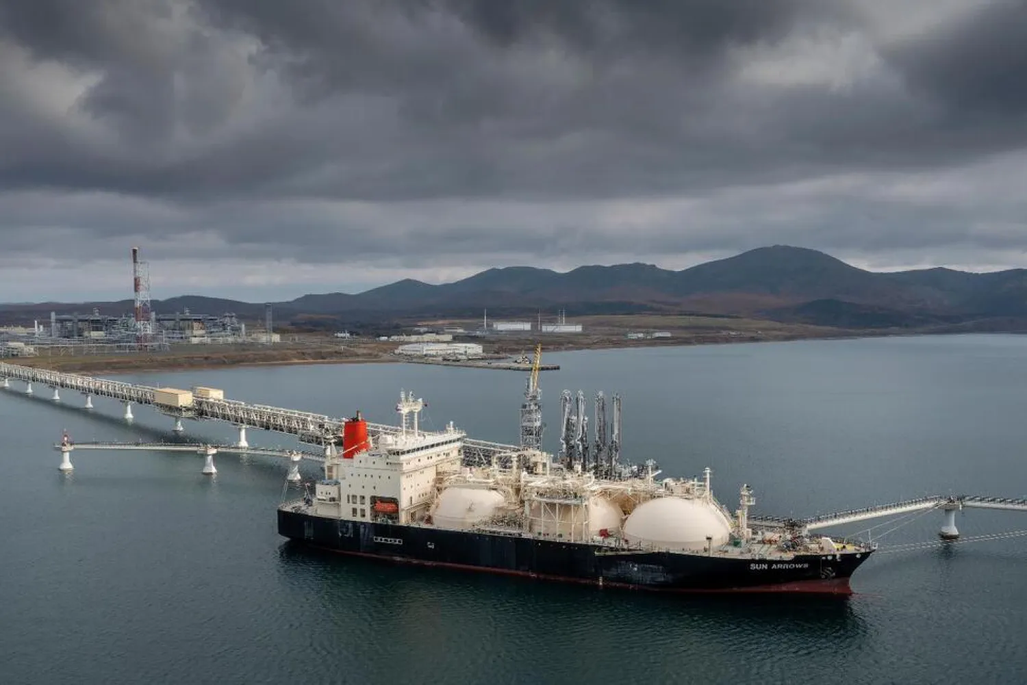 The tanker Sun Arrows loads its cargo of liquefied natural gas from the Sakhalin-2 project in the port of Prigorodnoye, Russia, on Friday, Oct. 29, 2021. (AP)