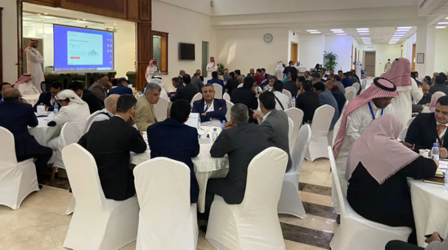 جانب من مشاورات الرياض اليمنية برعاية خليجية (الشرق الأوسط)