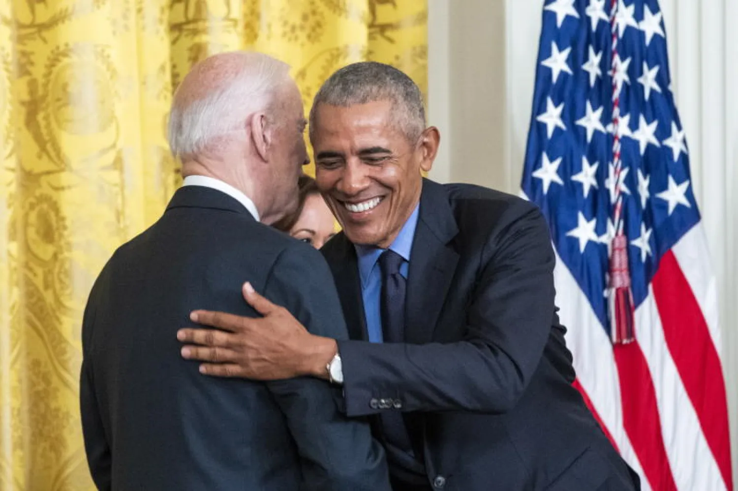 بايدن وأوباما خلال لقائهما في واشنطن أمس (إ.ب.أ)