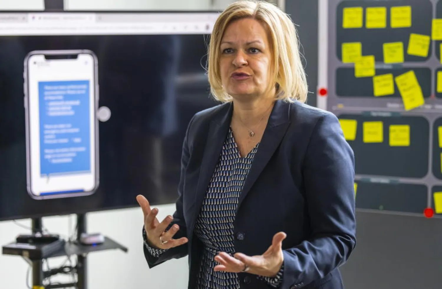 وزيرة الداخلية الألمانية نانسي فيزر(إ.ب.أ)