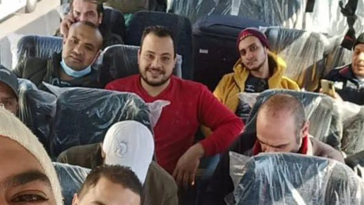 البحارة المصريون العائدون من أوكرانيا (الخارجية المصرية)