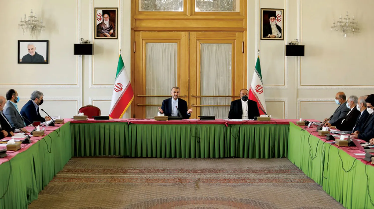 صورة نشرها موقع الخارجية الإيرانية من اجتماع عبداللهيان وفريقه في طهران أمس