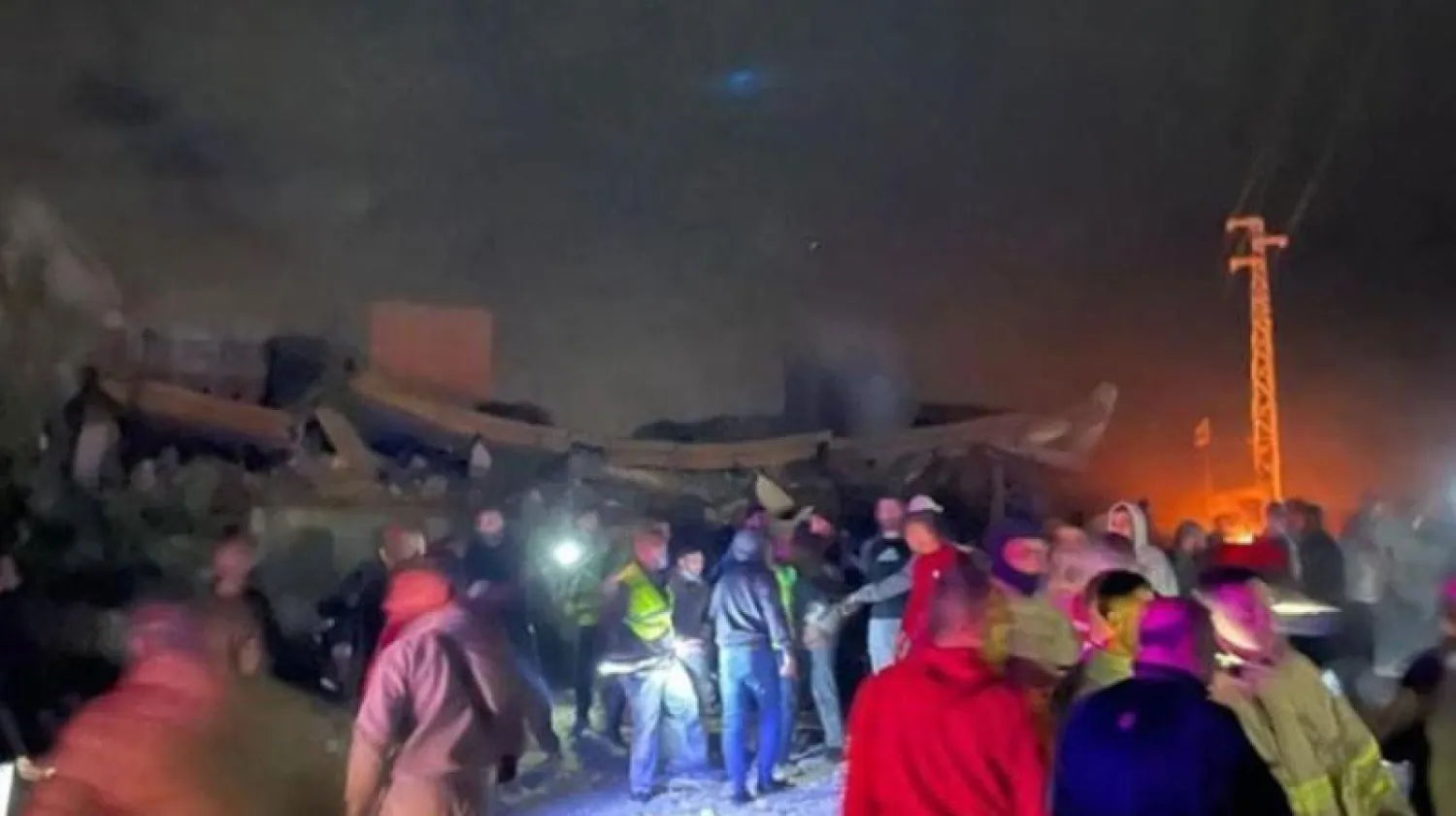 اسعاف بعض جرحى الانفجار (الوكالة الوطنية)