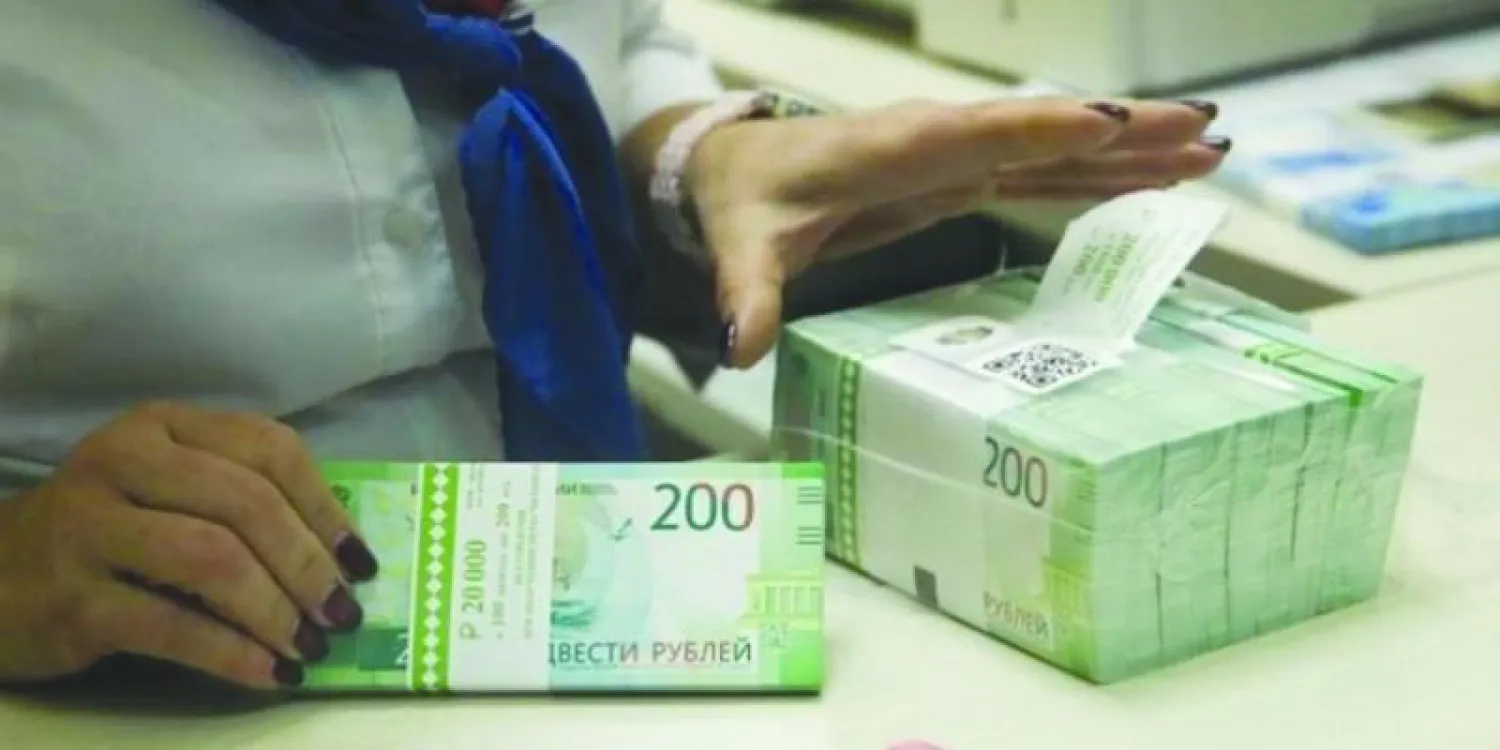 قال الكرملين يوم الاثنين إن روسيا لديها الموارد اللازمة لسداد ديونها وبالتالي لا يوجد سبب موضوعي للتخلف عن السداد (رويترز)