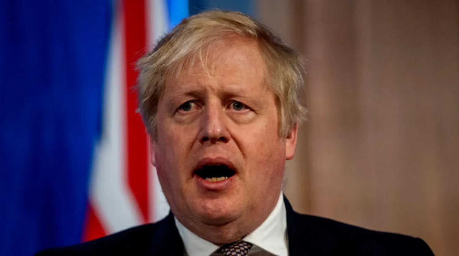 رئيس الوزراء البريطاني بوريس جونسون في مؤتمر صحافي الشهر الماضي (د.ب.أ)